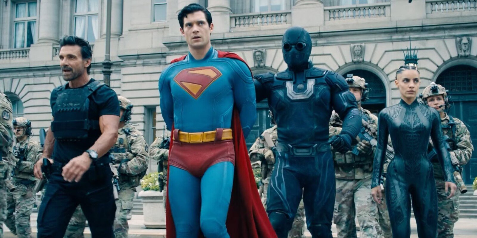 Superman captured by Ultraman