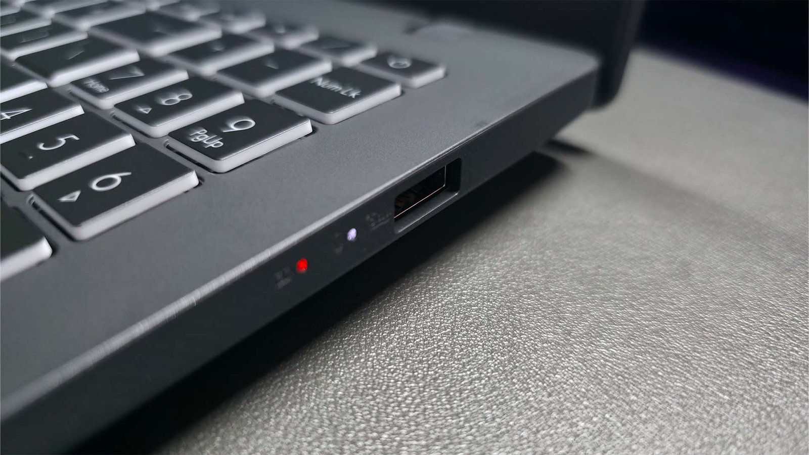 ASUS V16 V3607V Ports