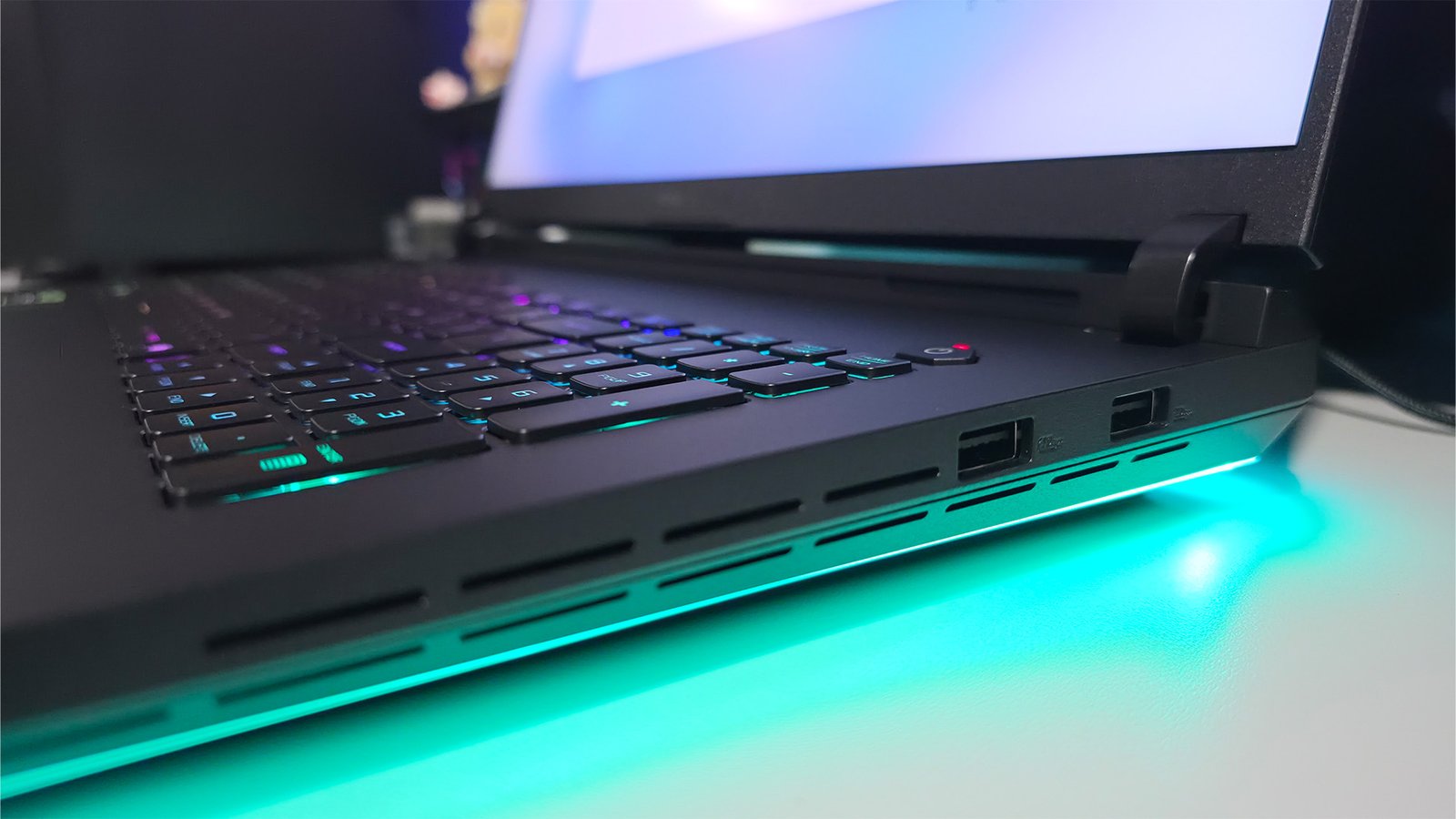 ROG Strix SCAR 18 (G835LXG) Ports